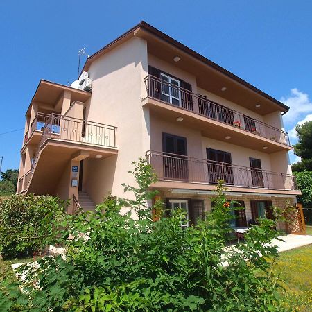 Apartments Lada 1217 Premantura Kültér fotó