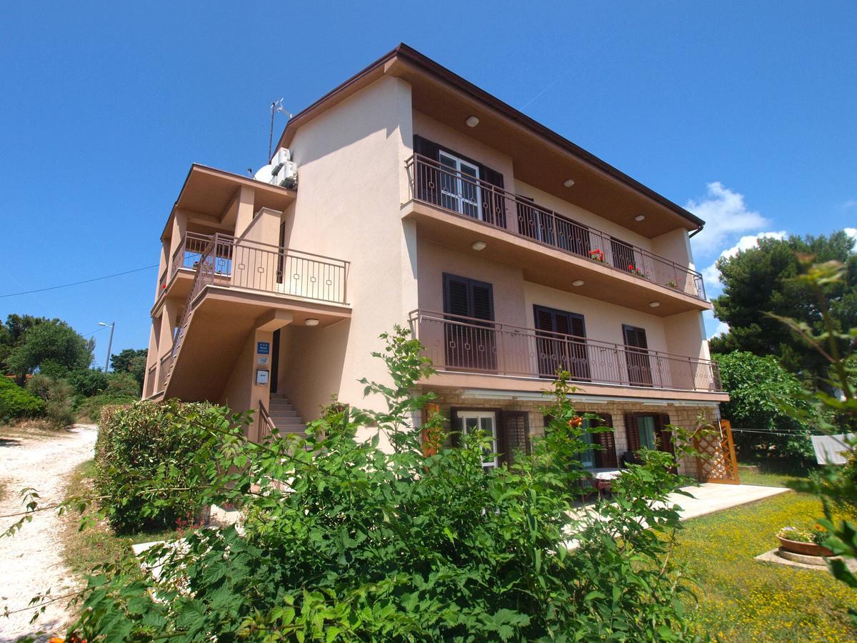 Apartments Lada 1217 Premantura Kültér fotó