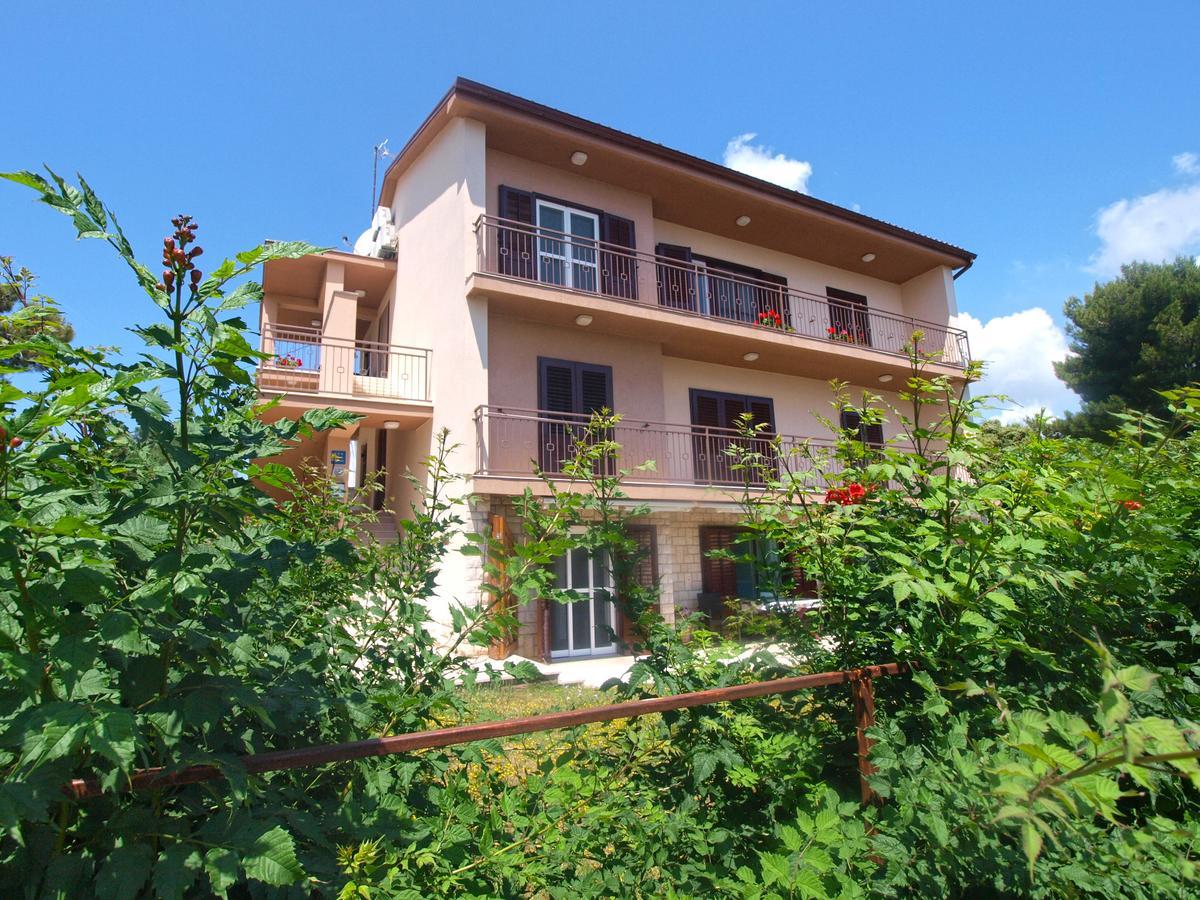 Apartments Lada 1217 Premantura Kültér fotó